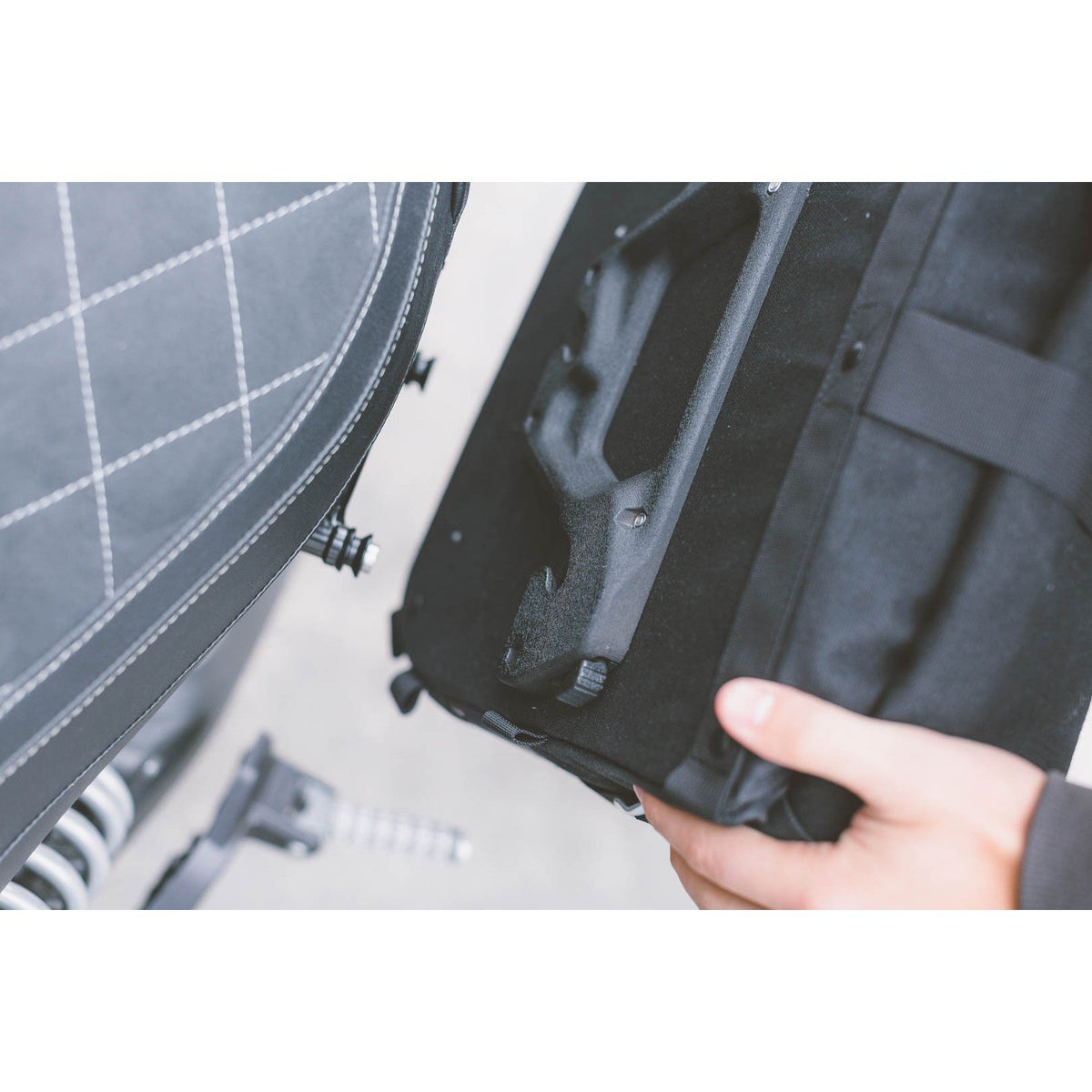 Bolsa lateral izquierda SW-Motech Legend Gear LC2 13,5 L BC.HTA.00.402.10100/L