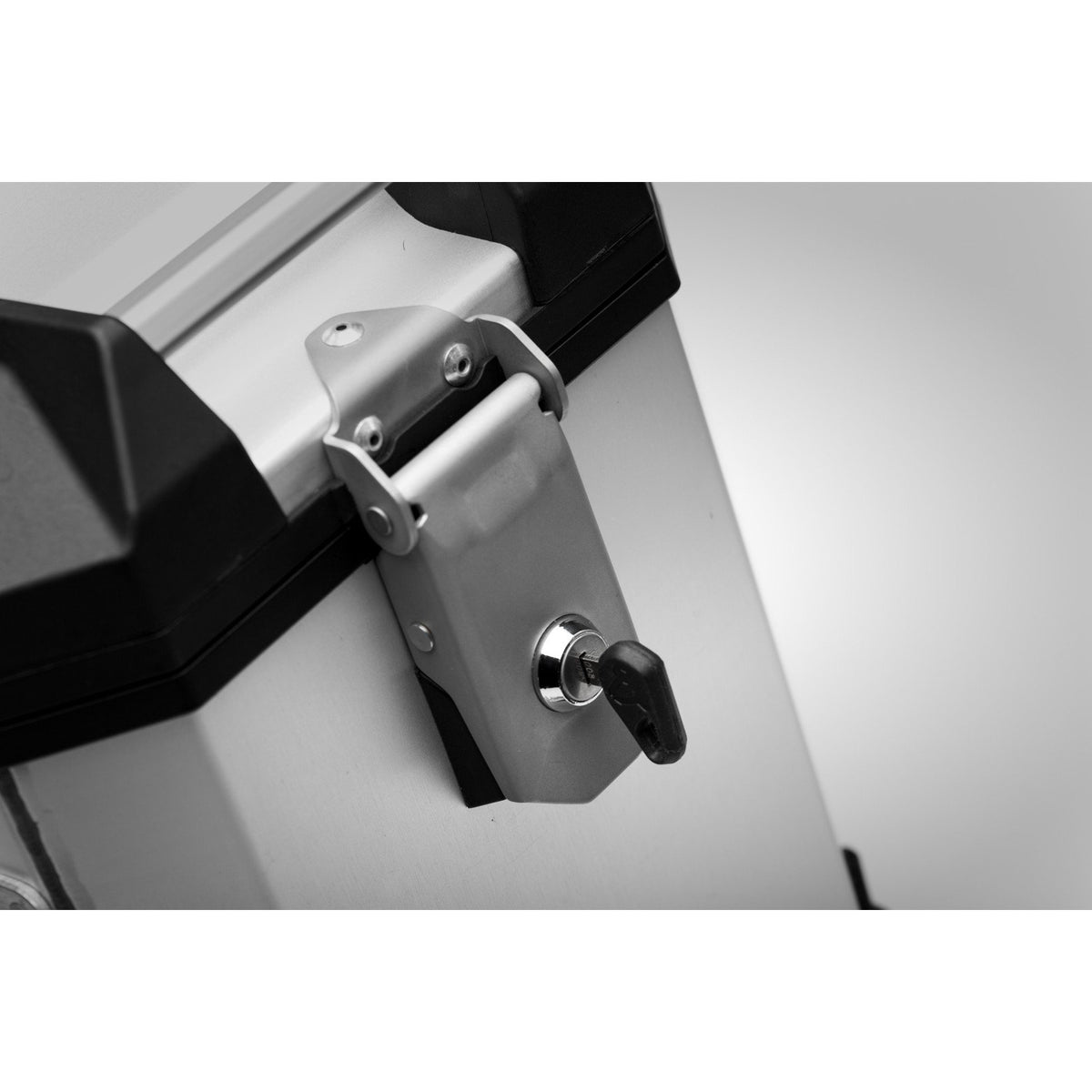 Maleta lateral izquierda SW-Motech TRAX ADV L 45 L plata ALK.00.733.10000L/S
