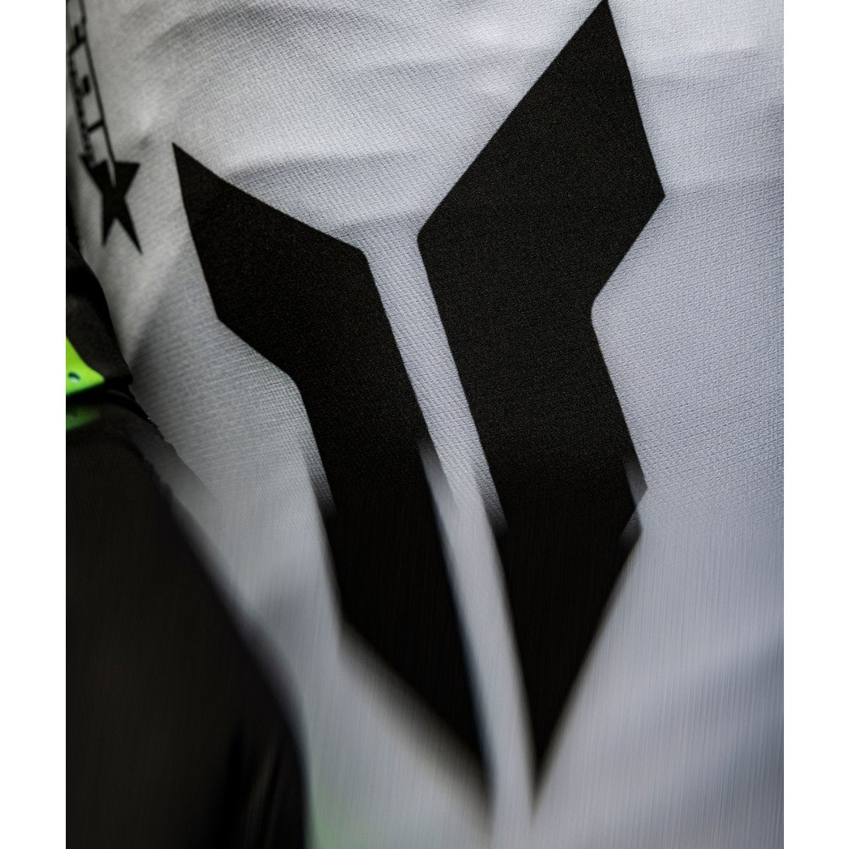 Pantalón Thor Monster Thrive negro blanco